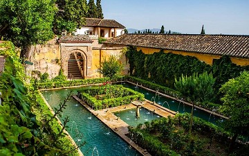 On the road in Spain 4 The world wonder Alhambra - Van Dam Estates