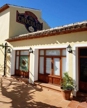 Villajoyosa: Chocolate, color, party & choices - Van Dam Estates