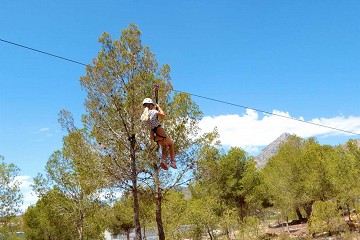 Van boomtop naar boomtop in La Nucia Benidorm - Van Dam Estates