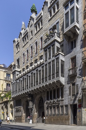 En la carretera en España 5: Experimente la Barcelona de Gaudí - Van Dam Estates