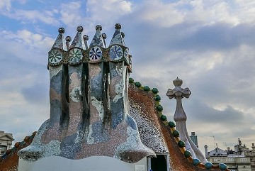 En la carretera en España 5: Experimente la Barcelona de Gaudí - Van Dam Estates