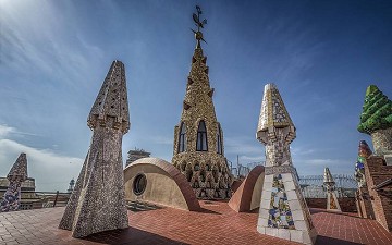 En la carretera en España 5: Experimente la Barcelona de Gaudí - Van Dam Estates