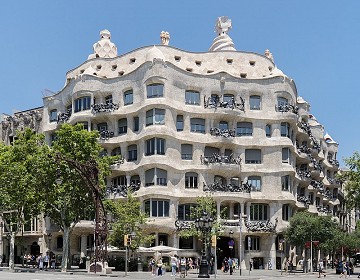 En la carretera en España 5: Experimente la Barcelona de Gaudí - Van Dam Estates