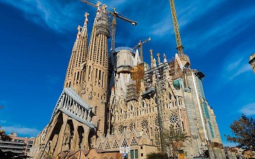 En la carretera en España 5: Experimente la Barcelona de Gaudí - Van Dam Estates