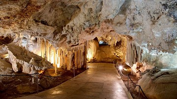 En la carretera en España 6: tour de cuevas en Andalucía - Van Dam Estates