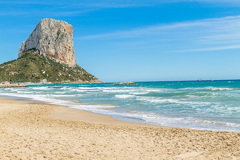 Trotzen Sie dem Calpe Rock für schöne Aussichten - Van Dam Estates