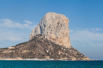 Enfréntate a la roca de Calpe para disfrutar de hermosas vistas - Van Dam Estates