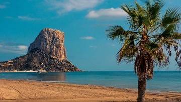 Trotzen Sie dem Calpe Rock für schöne Aussichten - Van Dam Estates