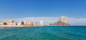 Enfréntate a la roca de Calpe para disfrutar de hermosas vistas - Van Dam Estates