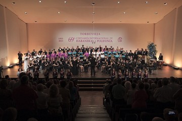 Habaneras choir singing known worldwide - Van Dam Estates