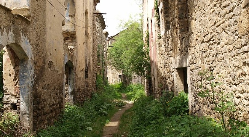 Abandoned Ghost Towns in Spain - Van Dam Estates