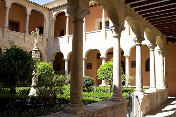 Guided walking routes in Orihuela - Van Dam Estates