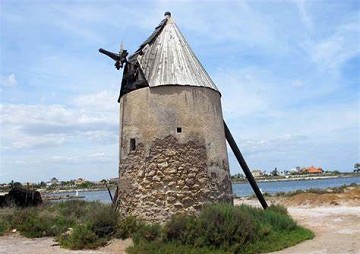 Torre Pacheco houses 14 windmills - Van Dam Estates
