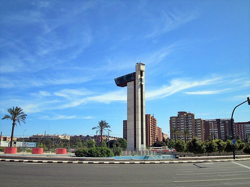 Spanish roundabouts: bizarre, stupid and funny - Van Dam Estates