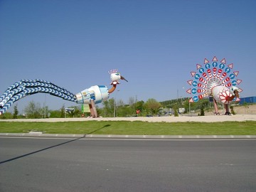 Spanish roundabouts: bizarre, stupid and funny - Van Dam Estates