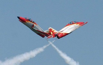 Breathtaking airshow spectacle - Van Dam Estates