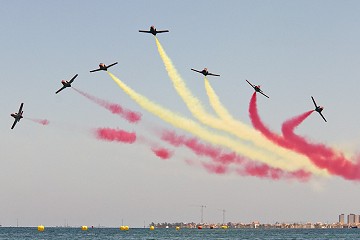 Breathtaking airshow spectacle - Van Dam Estates