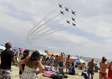 Breathtaking airshow spectacle - Van Dam Estates