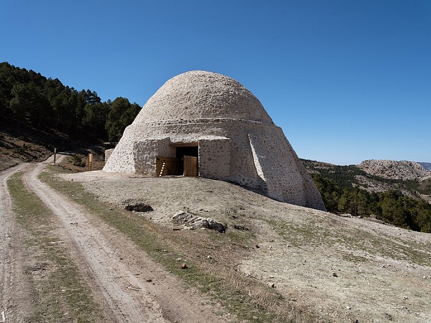 Anstrengende Wanderung zu den Schneegruben in Alhama - Van Dam Estates