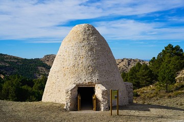 Anstrengende Wanderung zu den Schneegruben in Alhama - Van Dam Estates
