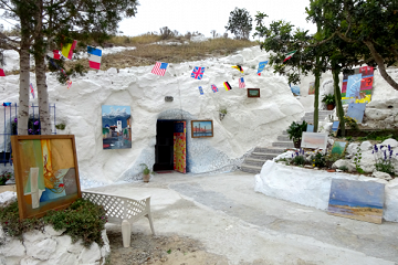 Caves and the shell house - Van Dam Estates