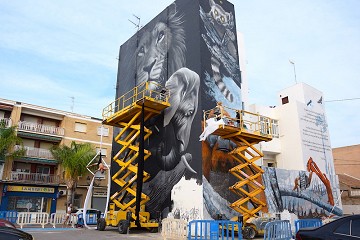 Los Alcázares promotes street art - Van Dam Estates