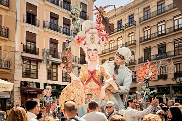 Fiestas: Carpeta de la vida española - Van Dam Estates