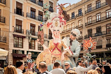 Fiestas: Ordner des spanischen Lebens - Van Dam Estates