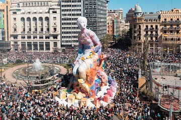 Fiestas: Ordner des spanischen Lebens - Van Dam Estates