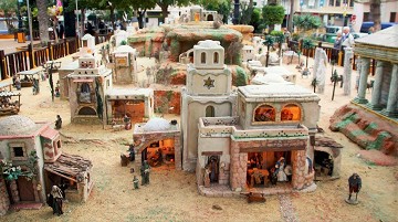 The Christmas story in miniature form - Van Dam Estates