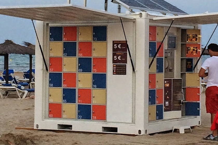Lockers and WiFi at Playa de la Glea - Van Dam Estates