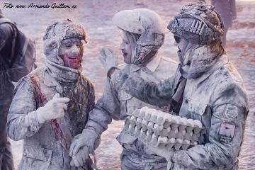 Strange Festivities 1: peleas de huevos y flores en Ibi - Van Dam Estates