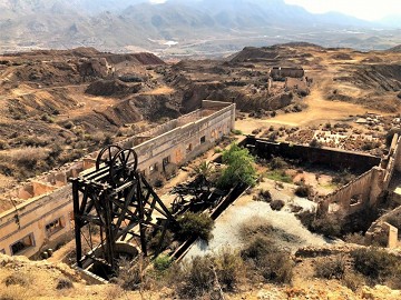 Mad Max und die Minen von Mazarrón - Van Dam Estates