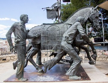 Strange Festivities 2: Corriendo con 'caballos del vino' en Caravaca - Van Dam Estates