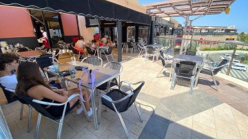 Der La Zenia Boulevard bietet Einkaufsmöglichkeiten mit Extras - Van Dam Estates