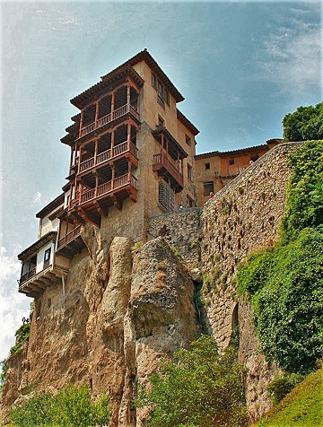 En la carretera de España 2: casas colgadas de Cuenca - Van Dam Estates