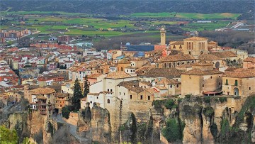 En la carretera de España 2: casas colgadas de Cuenca - Van Dam Estates