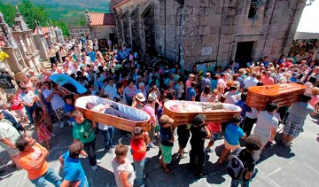 Strange Festivals 3: Procesión de los ataúdes - Van Dam Estates