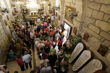 Strange Festivals 3: Procesión de los ataúdes - Van Dam Estates