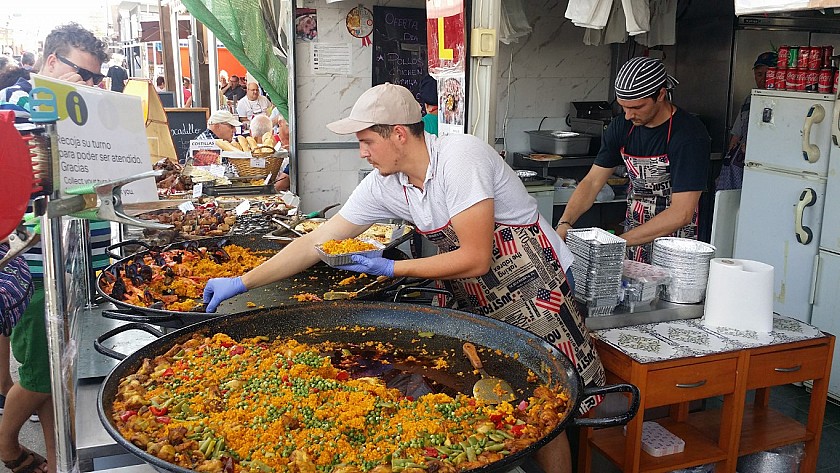 Mercados dominicales más grandes y diferentes - Van Dam Estates