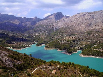 En uit de rotsen verrees het dorp Guadalest - Van Dam Estates