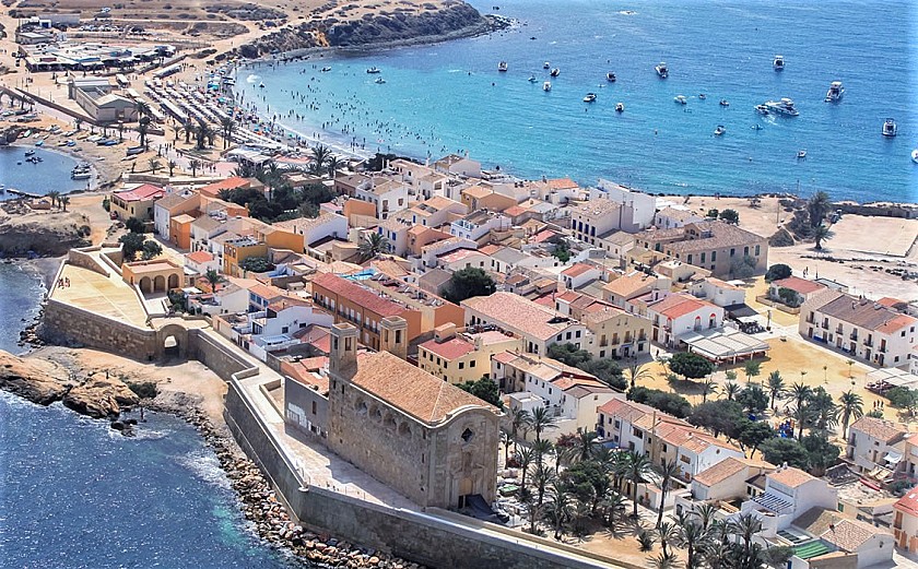 De tijd stond stil op Tabarca eiland - Van Dam Estates