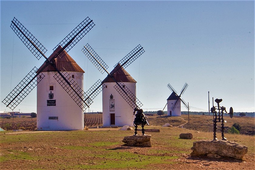 On the road in Spain 3: Tras las huellas de Don Quijote - Van Dam Estates