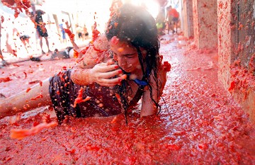 Vreemde feesten 4: Tomatenoorlog in Buñol - Van Dam Estates