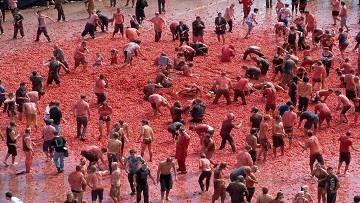 Guerra del tomate en Buñol - Van Dam Estates