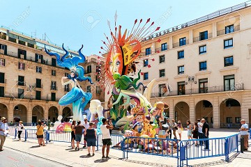 Hogueras van Alicante: Een mix van tradities - Van Dam Estates