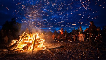 Hogueras de Alicante: una mezcla de tradiciones - Van Dam Estates