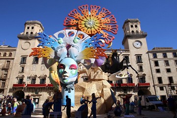 Hogueras de Alicante: una mezcla de tradiciones - Van Dam Estates