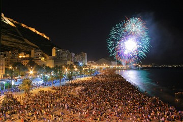 Hogueras de Alicante: una mezcla de tradiciones - Van Dam Estates