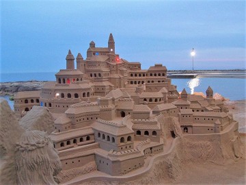 Sand art on the costas - Van Dam Estates